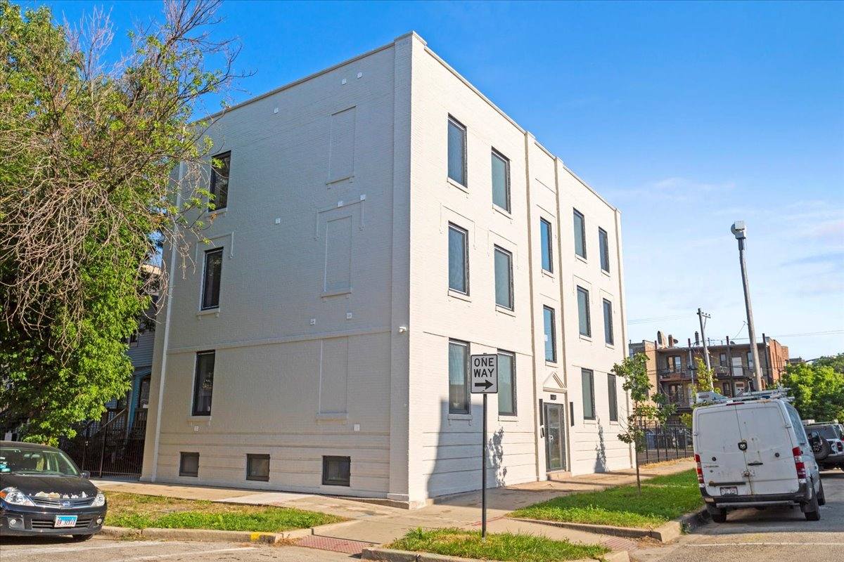 Apartment for rent at 2023 N Drake Ave #3S, Chicago, IL 60647