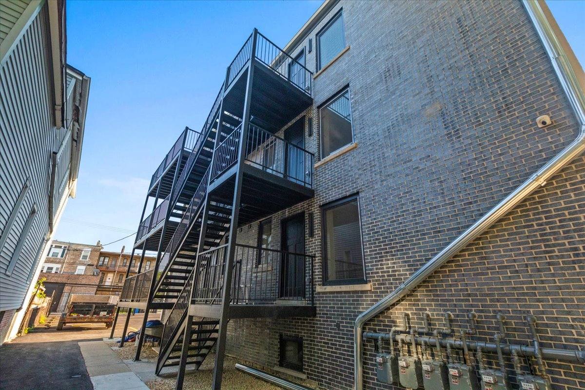 Apartment for rent at 2023 N Drake Ave #3S, Chicago, IL 60647