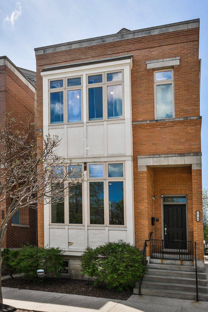Apartment for rent at 1742 N Bissell St, Chicago, IL 60614