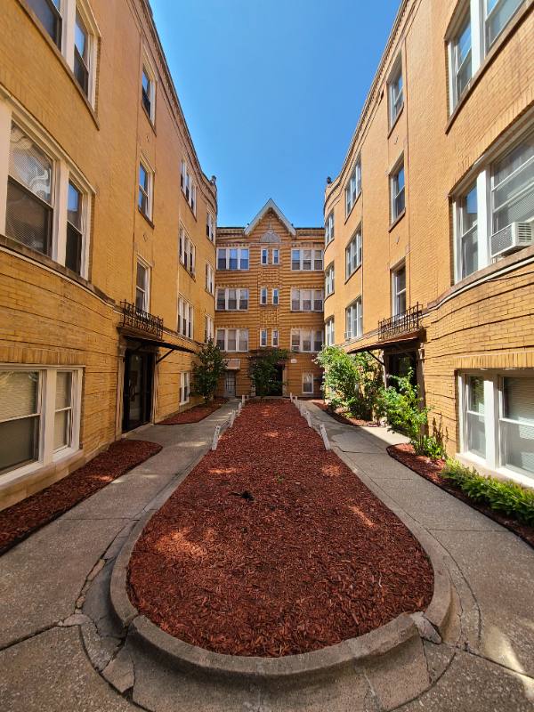 Apartment for rent at 834 N Massasoit Ave #1, Chicago, IL 60651