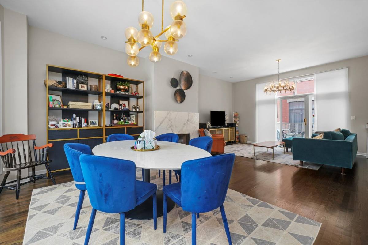 Townhouse for rent at 430 N Canal St, Chicago, IL 60654
