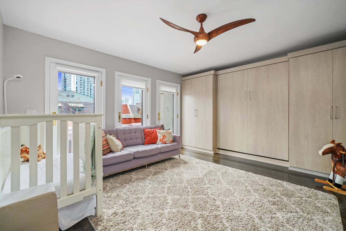 Townhouse for rent at 430 N Canal St, Chicago, IL 60654