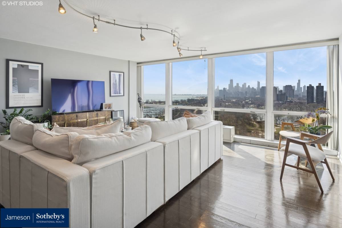 Apartment for rent at 330 W Diversey Parkway #9, Chicago, IL 60657