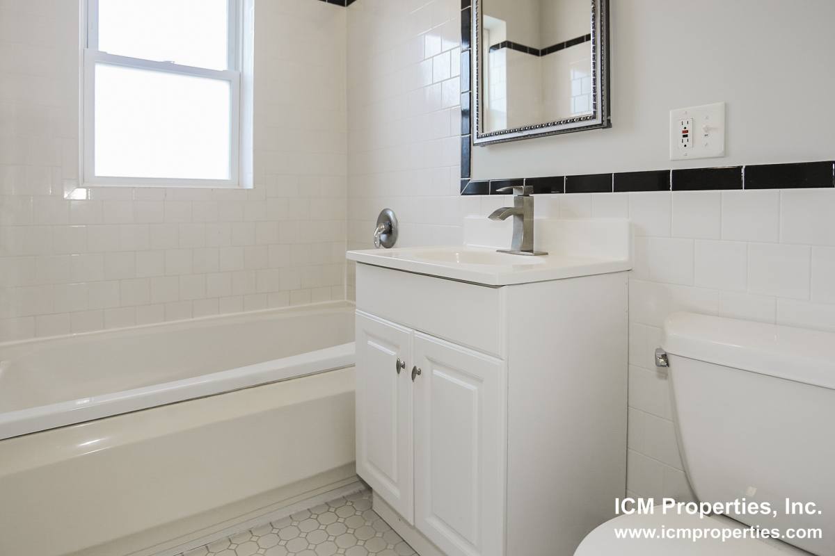 Apartment for rent at 4808 N Paulina #1, Chicago, IL 60640