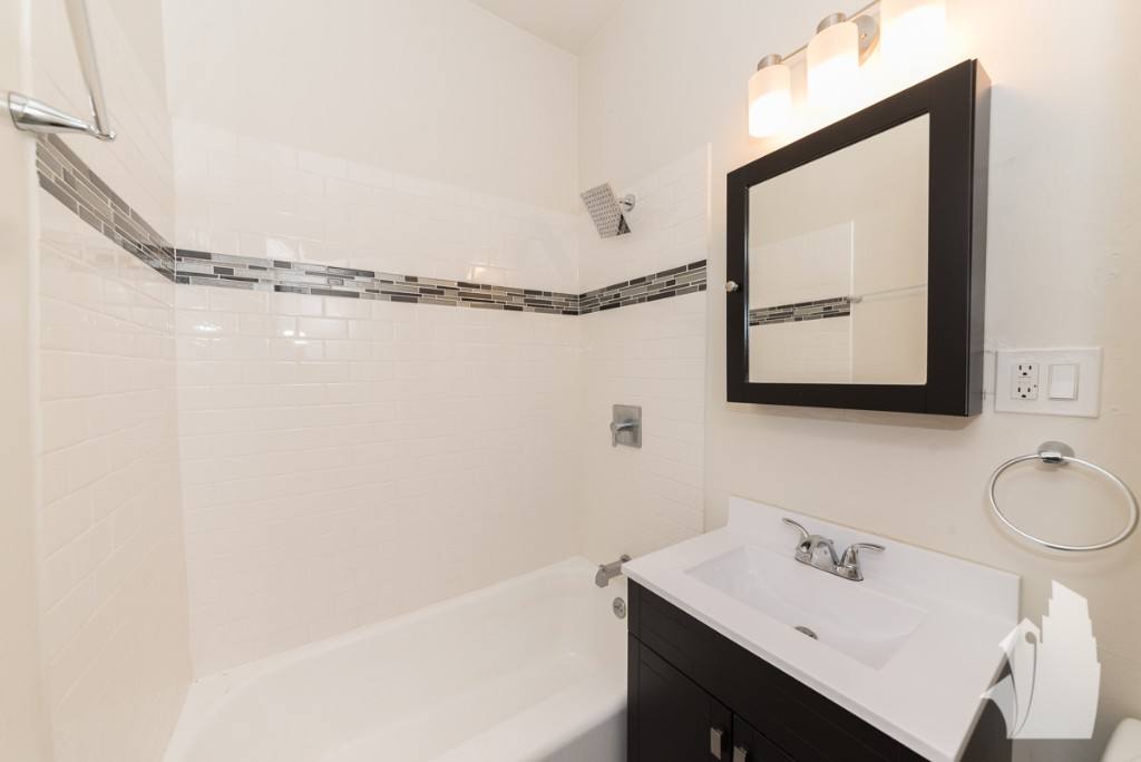Apartment for rent at 854 W George St #1, Chicago, IL 60657