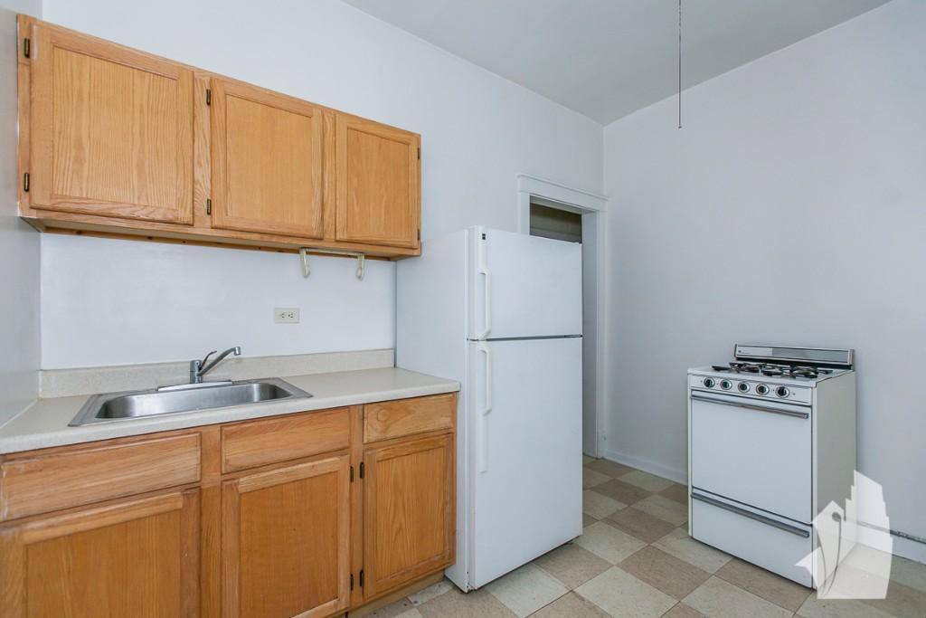 Apartment for rent at 7215 W Barry Ave #2B, Chicago, IL 60657