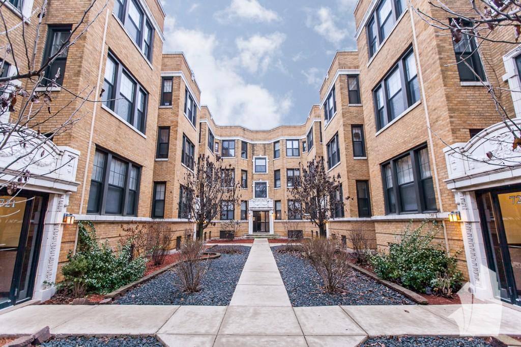 Apartment for rent at 7215 W Barry Ave #2B, Chicago, IL 60657