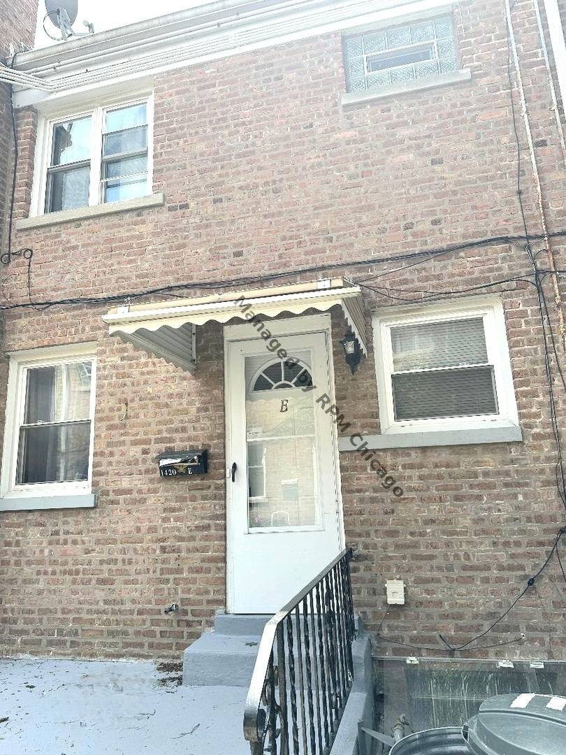Townhouse for rent at 1420 N Harlem Ave E, Oak Park, IL 60302