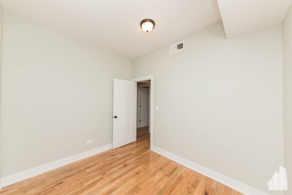 Apartment for rent at 647 W Oakdale Ave #2, Chicago, IL 60657