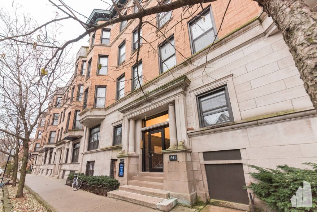 Apartment for rent at 647 W Oakdale Ave #2, Chicago, IL 60657