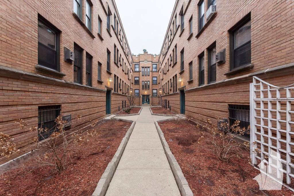 Apartment for rent at 817 W Cornelia Ave #208, Chicago, IL 60657