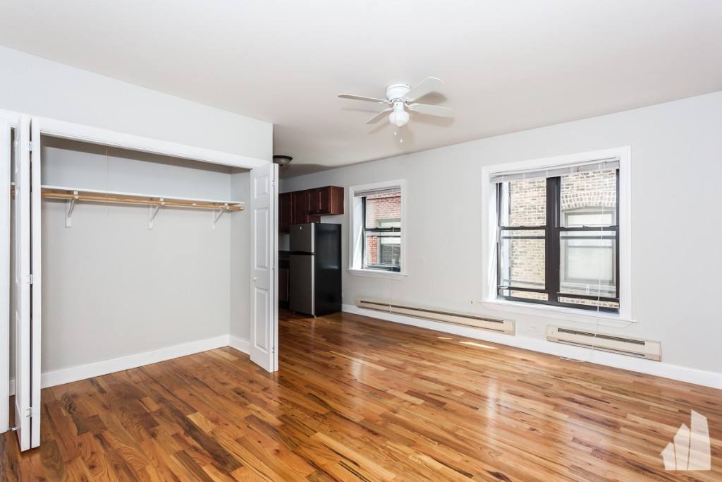 Apartment for rent at 817 W Cornelia Ave #204, Chicago, IL 60657
