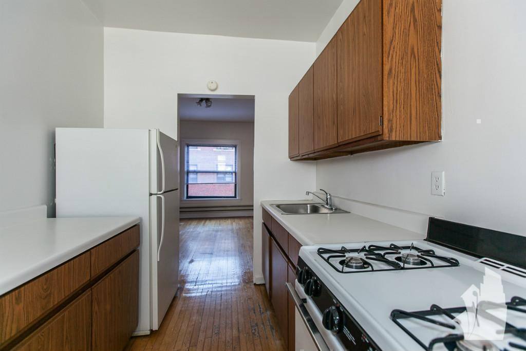 Apartment for rent at 827 W Waveland Ave #3S, Chicago, IL 60613