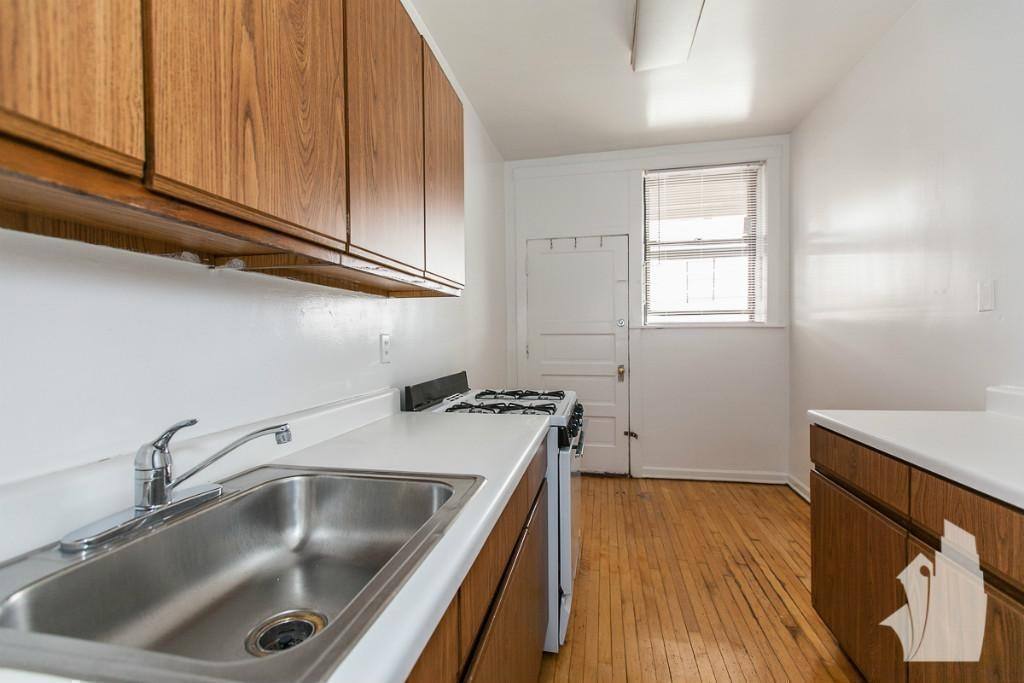 Apartment for rent at 827 W Waveland Ave #3S, Chicago, IL 60613