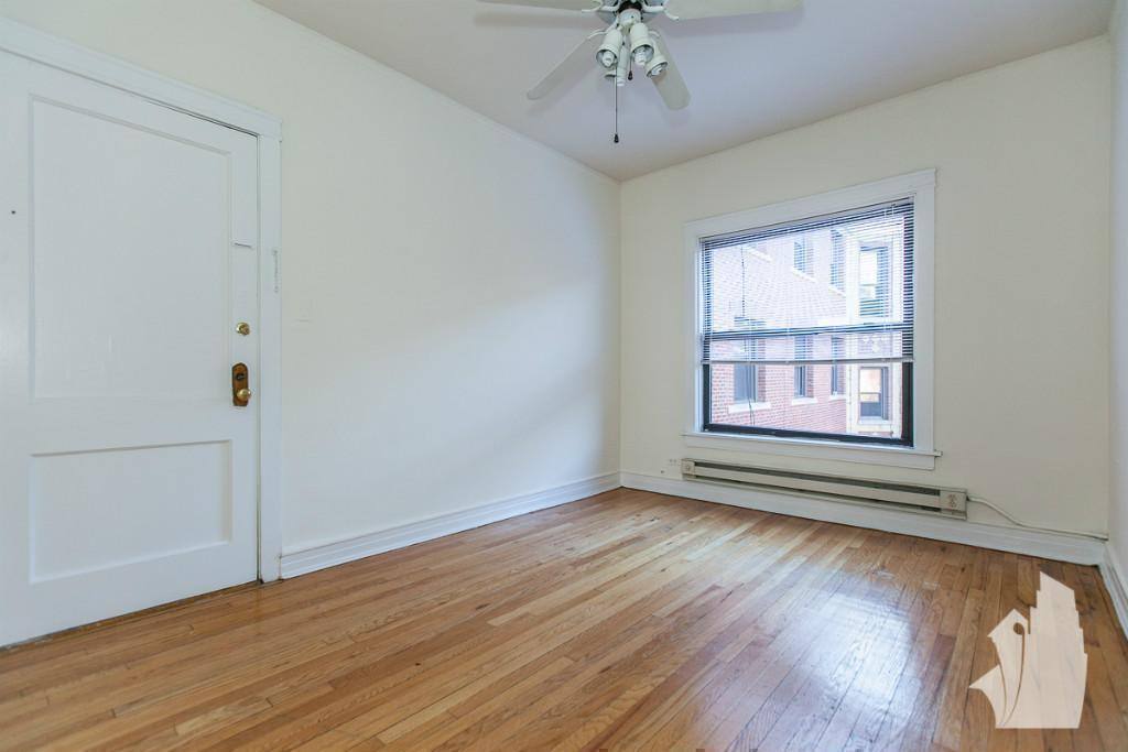 Apartment for rent at 827 W Waveland Ave #3S, Chicago, IL 60613