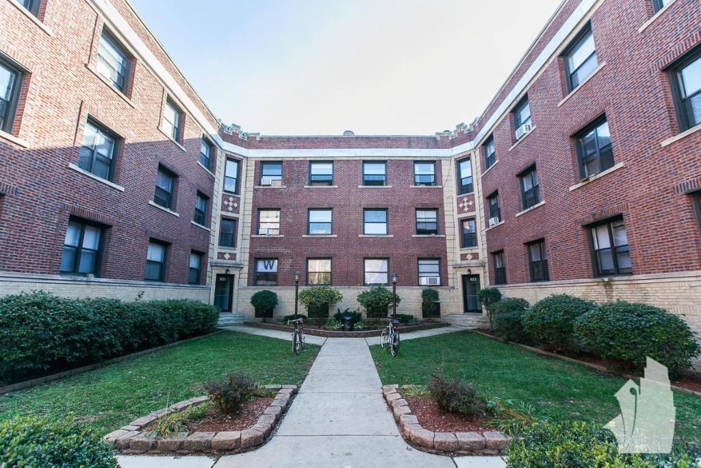 Apartment for rent at 827 W Waveland Ave #3S, Chicago, IL 60613