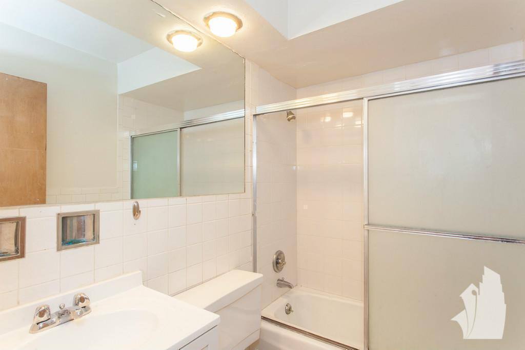 Apartment for rent at 510 W Briar Place #405, Chicago, IL 60657