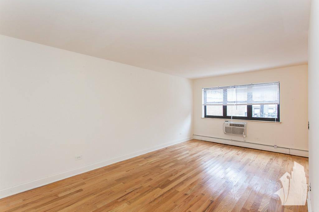 Apartment for rent at 510 W Briar Place #405, Chicago, IL 60657