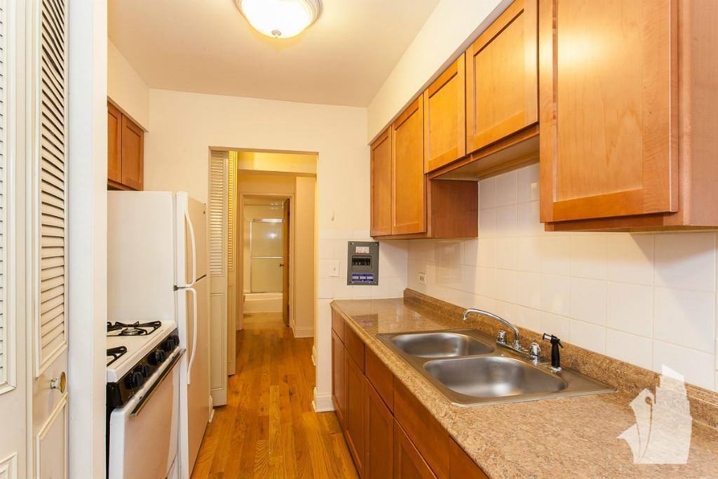 Apartment for rent at 510 W Briar Place #405, Chicago, IL 60657