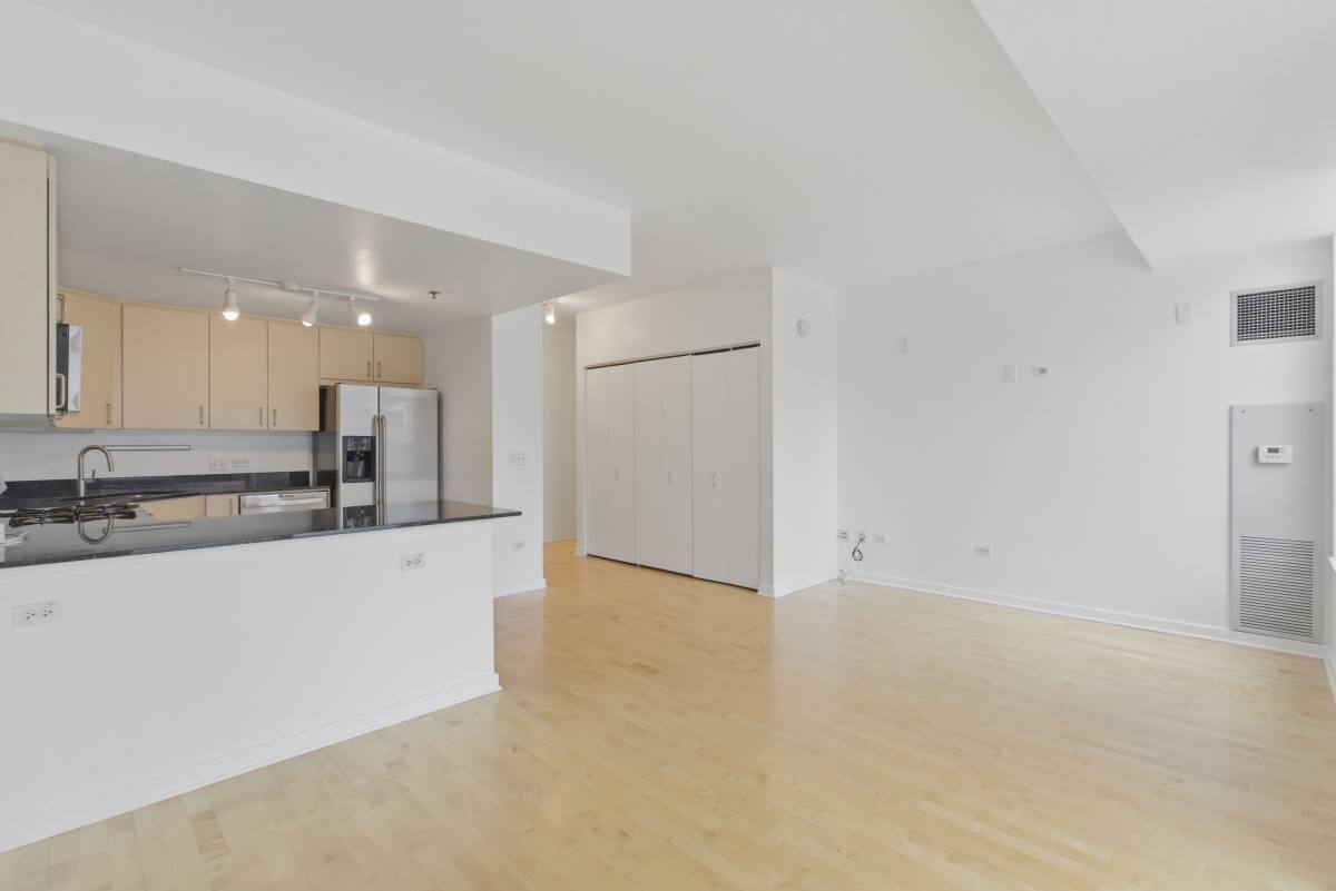 Apartment for rent at 330 W Grand Ave #808, Chicago, IL 60654