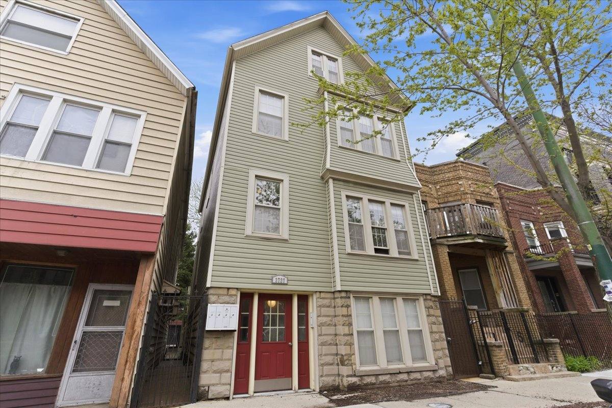 Apartment for rent at 3727 N Ashland Ave #1, Chicago, IL 60613