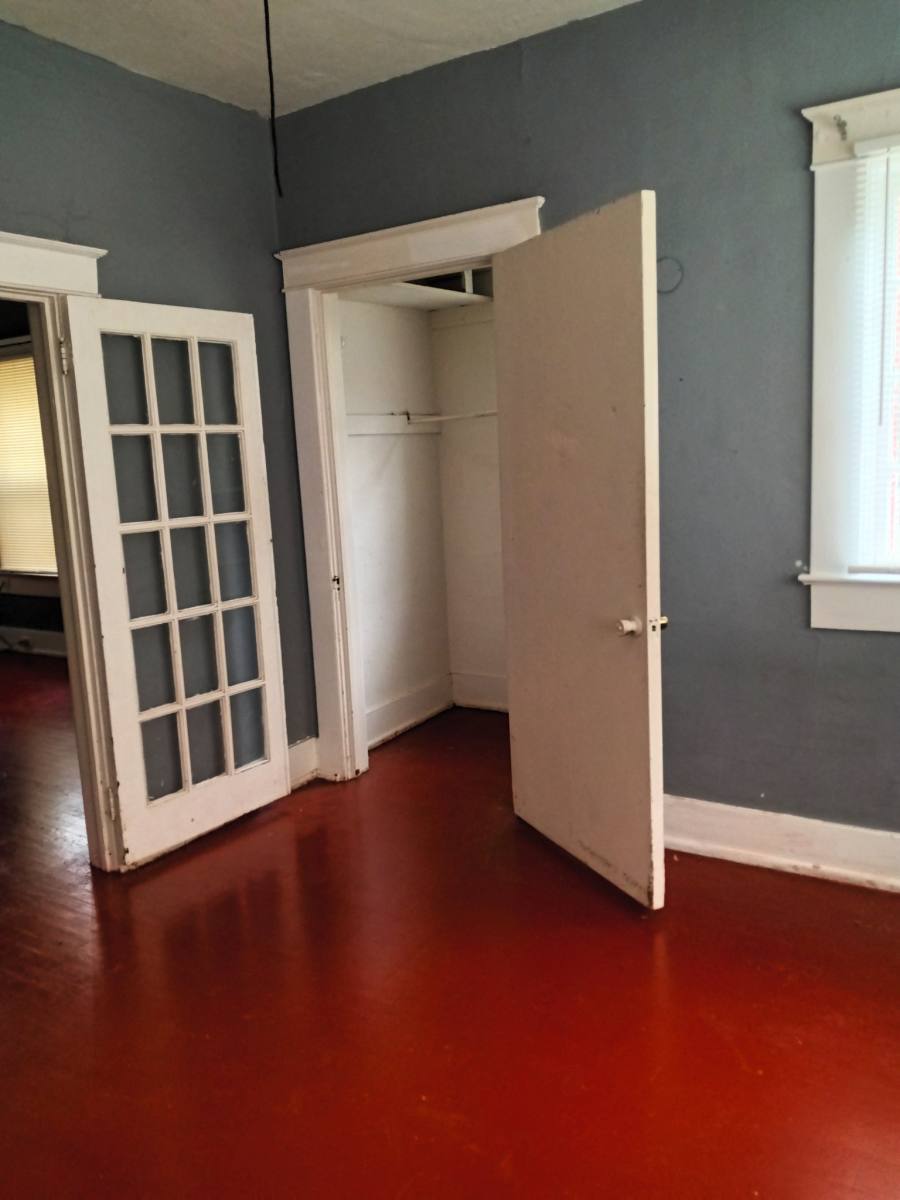 Apartment for rent at 2410 Arlington Crescent, Birmingham, AL 35205