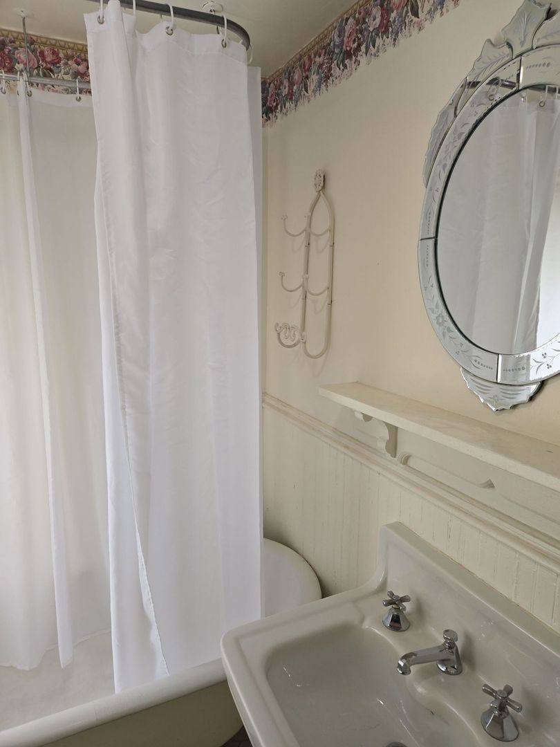 Apartment for rent at 106-108 S Main St, Mercersburg, PA 17236