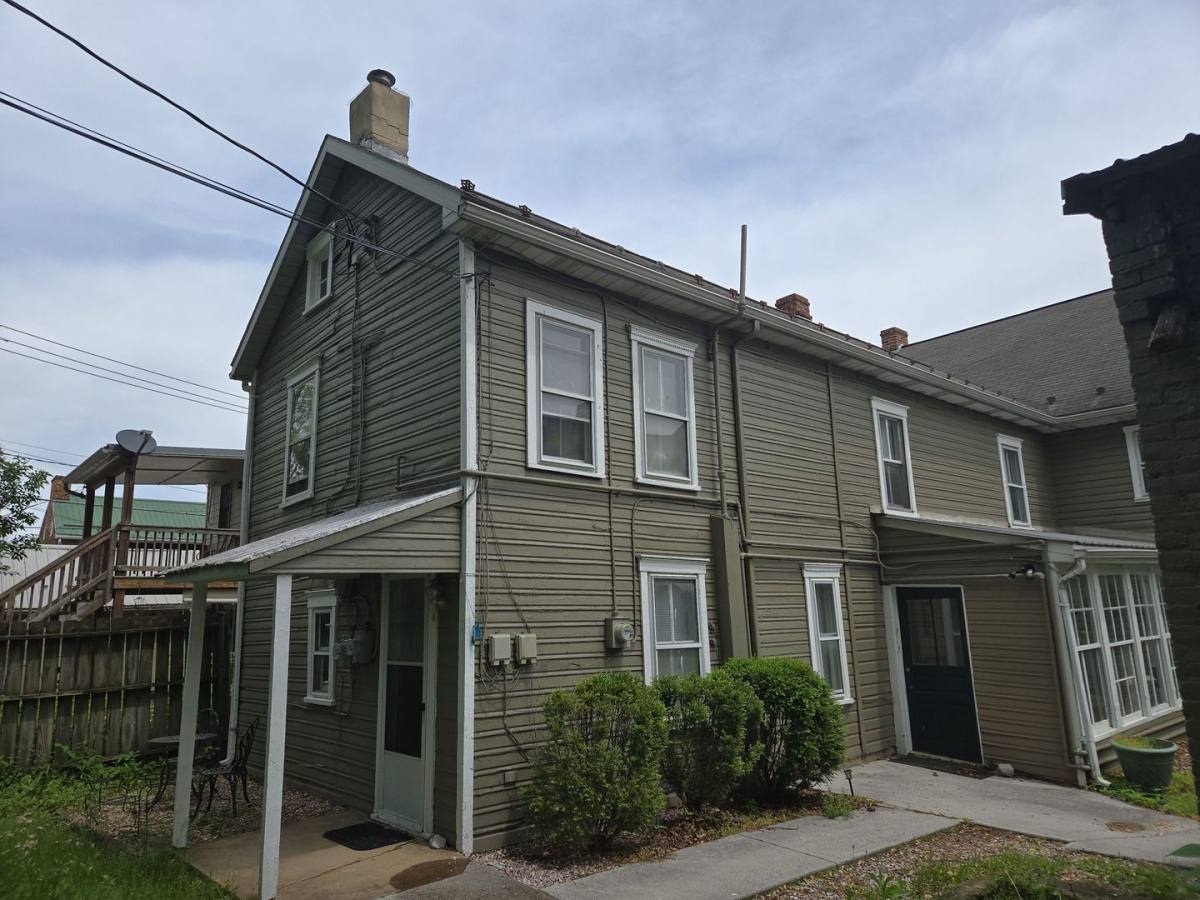 Apartment for rent at 106-108 S Main St, Mercersburg, PA 17236
