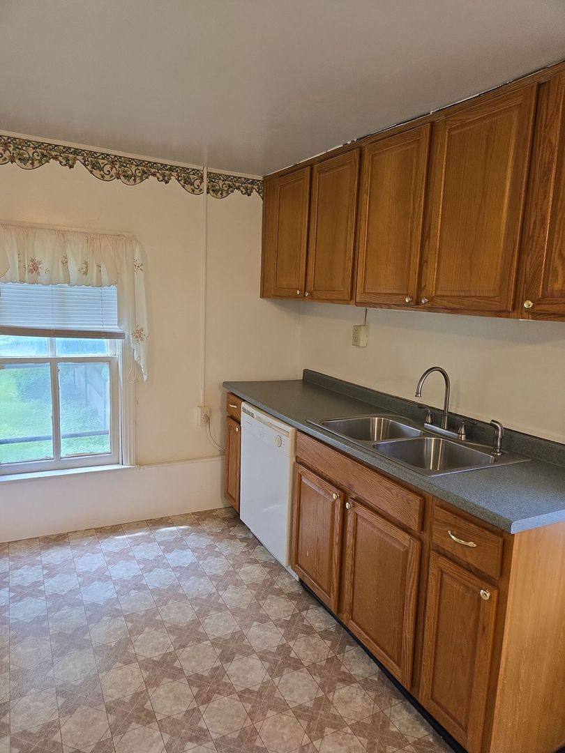 Apartment for rent at 106-108 S Main St, Mercersburg, PA 17236