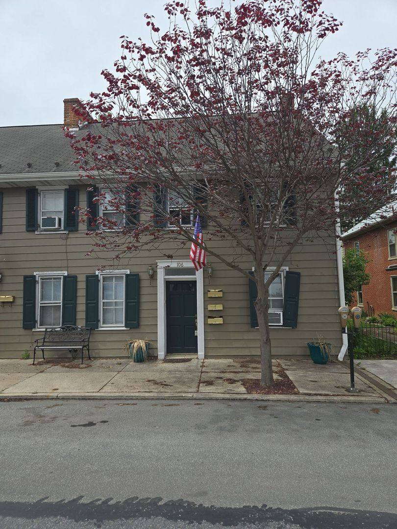 Apartment for rent at 106-108 S Main St, Mercersburg, PA 17236