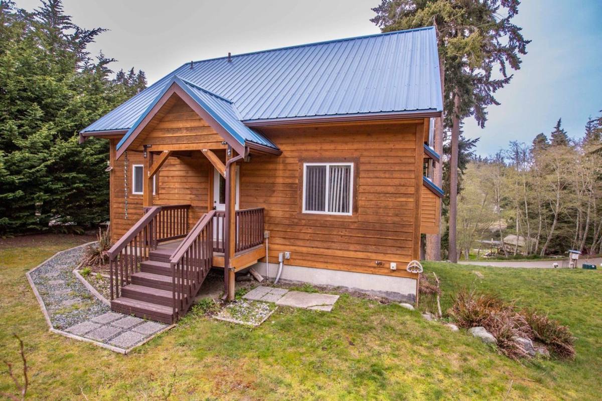 House for rent at 1130 Honeymoon Lake Dr, Greenbank, WA 98253
