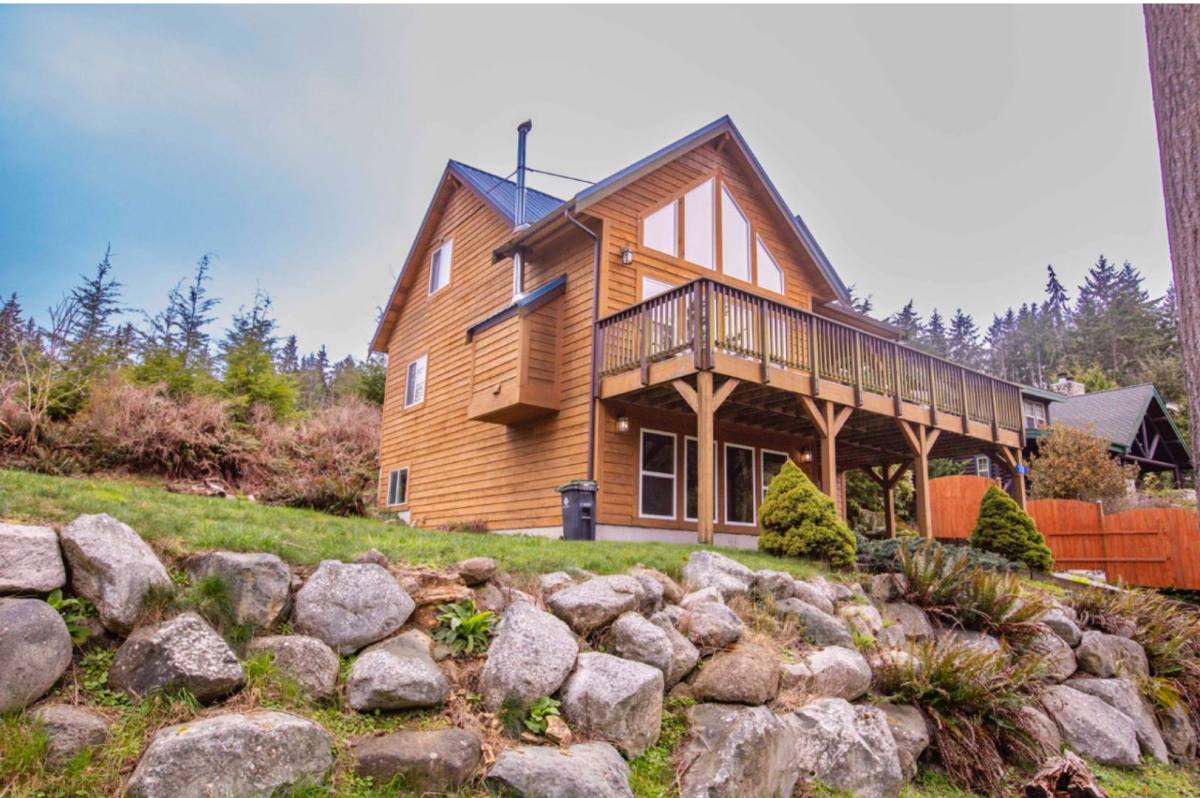 House for rent at 1130 Honeymoon Lake Dr, Greenbank, WA 98253