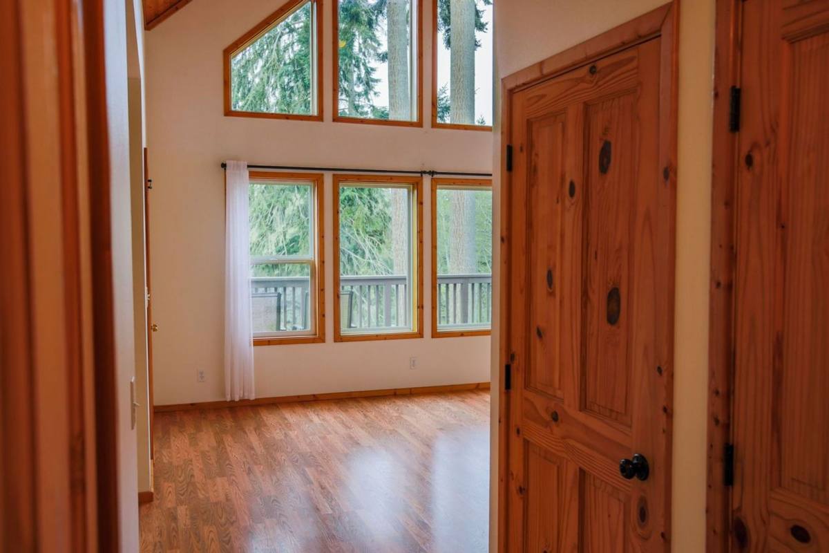 House for rent at 1130 Honeymoon Lake Dr, Greenbank, WA 98253