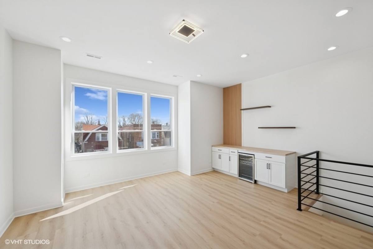Apartment for rent at 1052 N Central Park Ave, Chicago, IL 60651