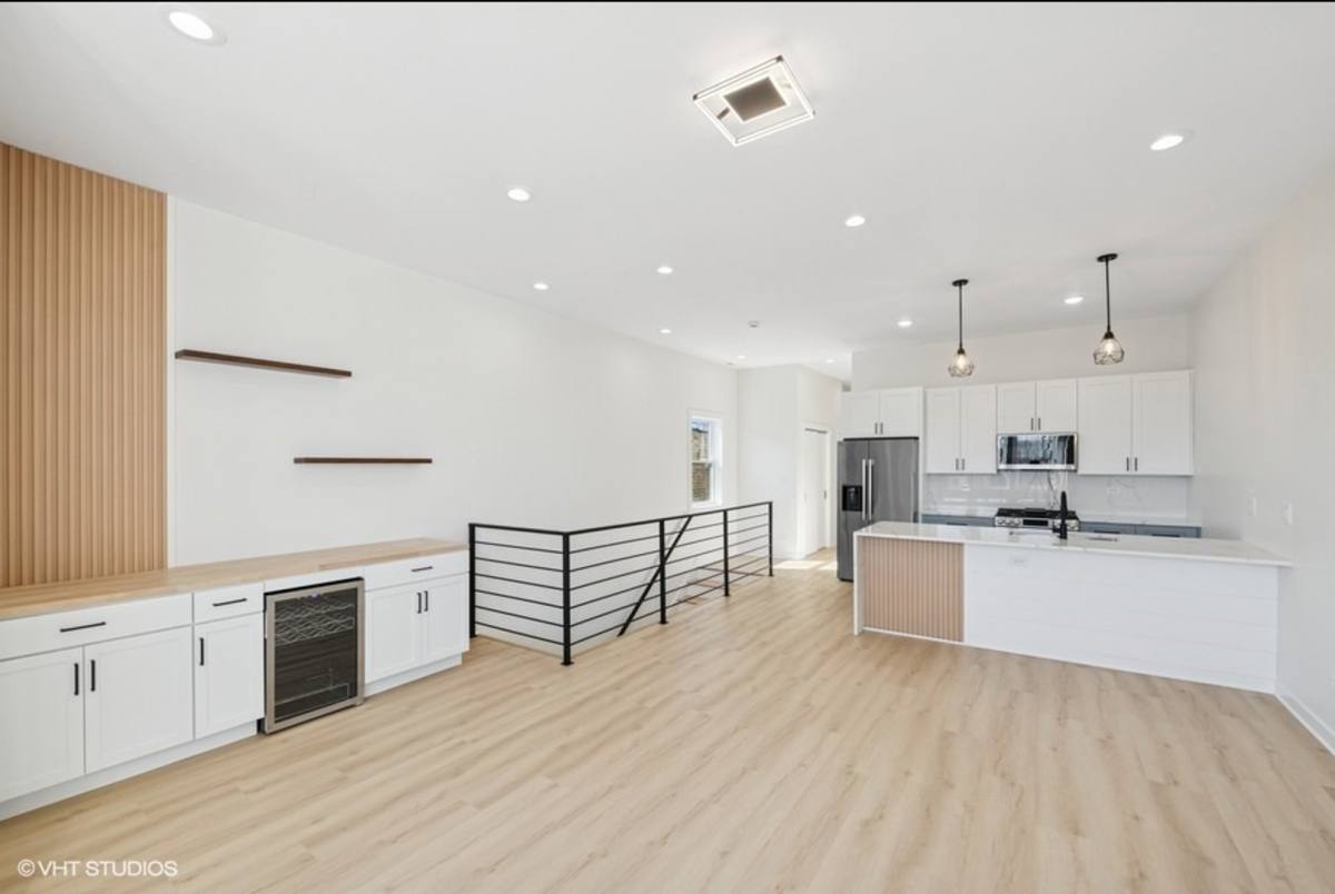 Apartment for rent at 1052 N Central Park Ave, Chicago, IL 60651