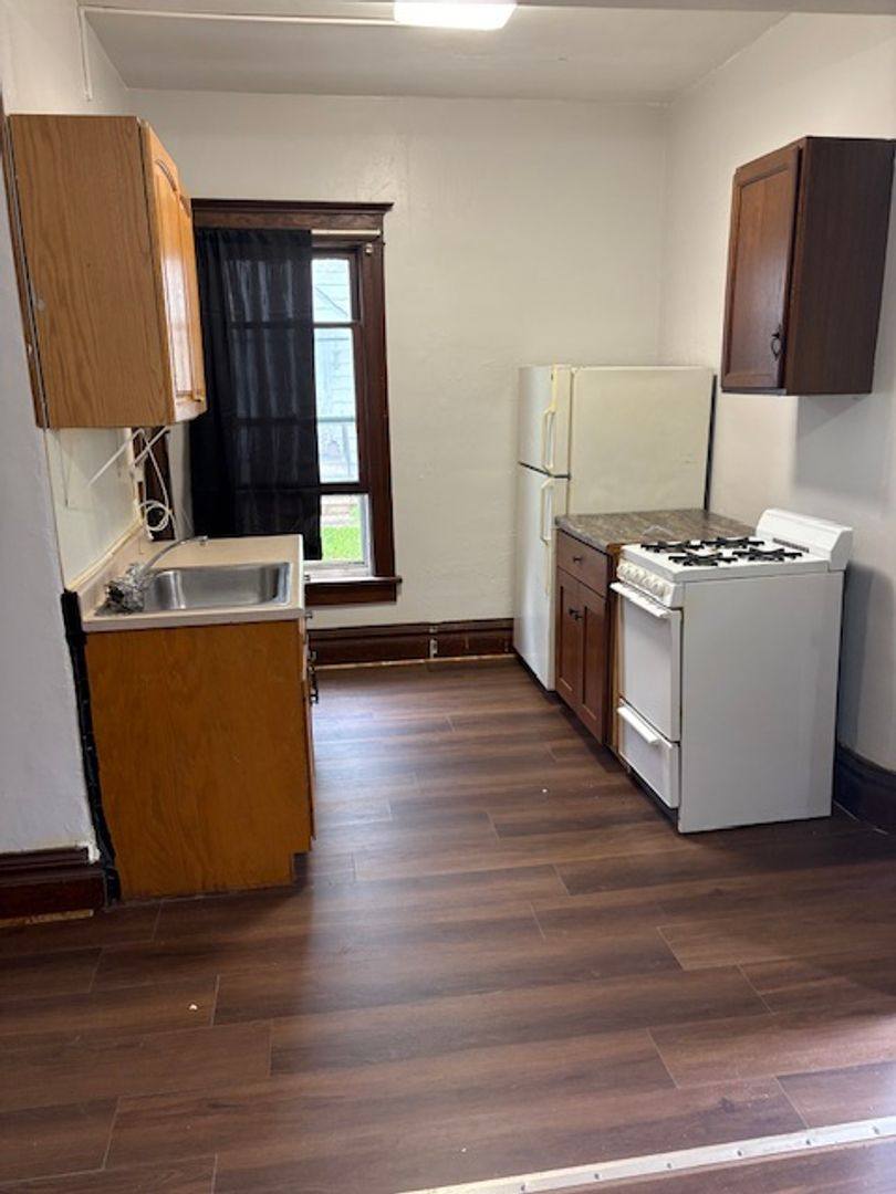 Apartment for rent at 903 Randolph St, Waterloo, IA 50702