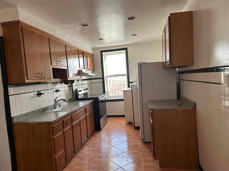 Apartment for rent at 4428 Edson Ave, Bronx, NY 10466