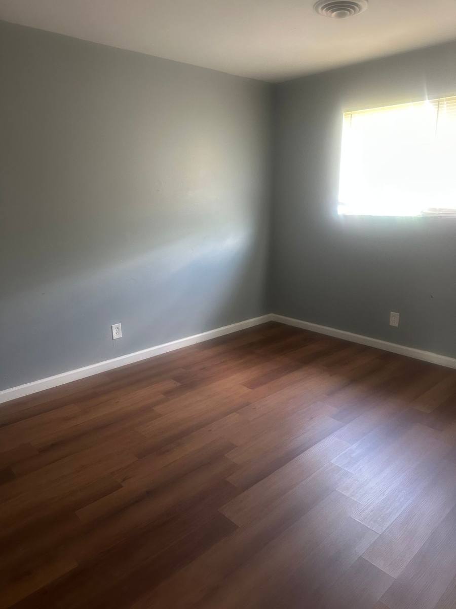 Apartment for rent at 1585-87 Leonaire, Saint Louis, MO 63138