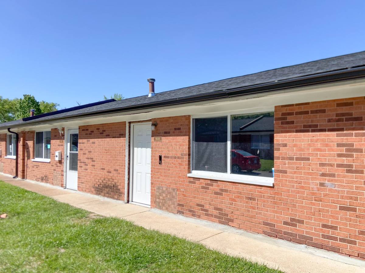 Apartment for rent at 1585-87 Leonaire, Saint Louis, MO 63138