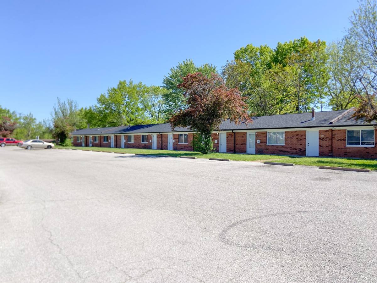 Apartment for rent at 1585-87 Leonaire, Saint Louis, MO 63138