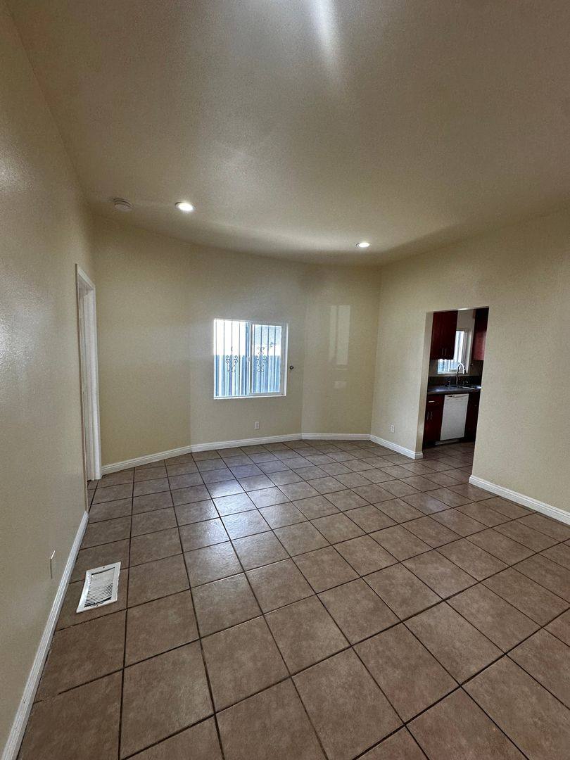 Apartment for rent at 750 E 40th Place, Los Angeles, CA 90011