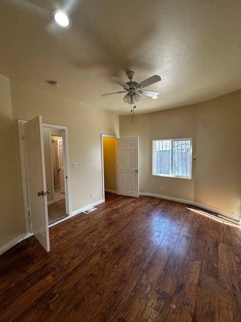 Apartment for rent at 750 E 40th Place, Los Angeles, CA 90011