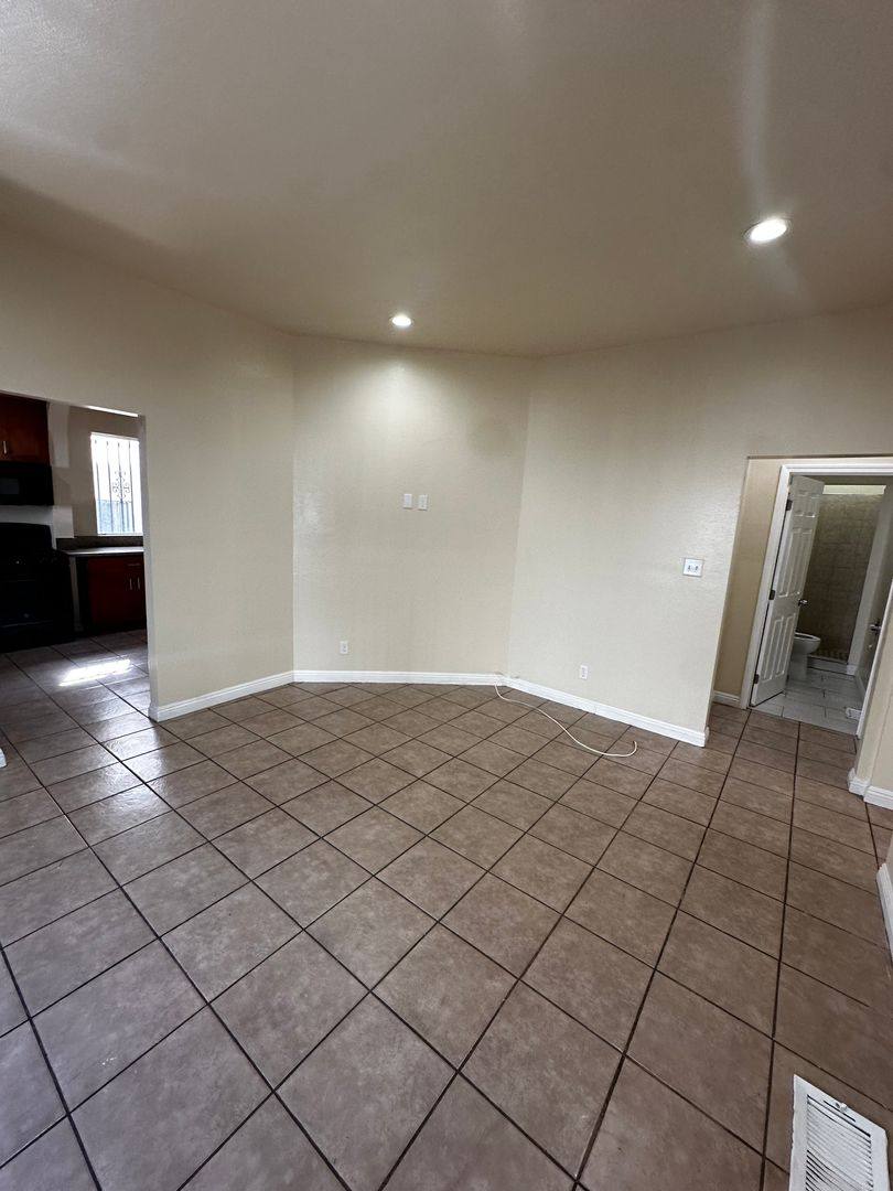 Apartment for rent at 750 E 40th Place, Los Angeles, CA 90011