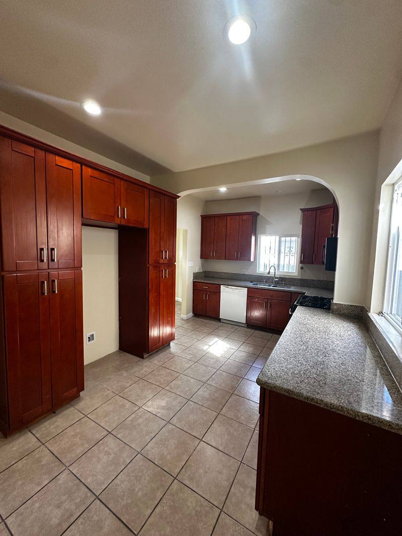 Apartment for rent at 750 E 40th Place, Los Angeles, CA 90011
