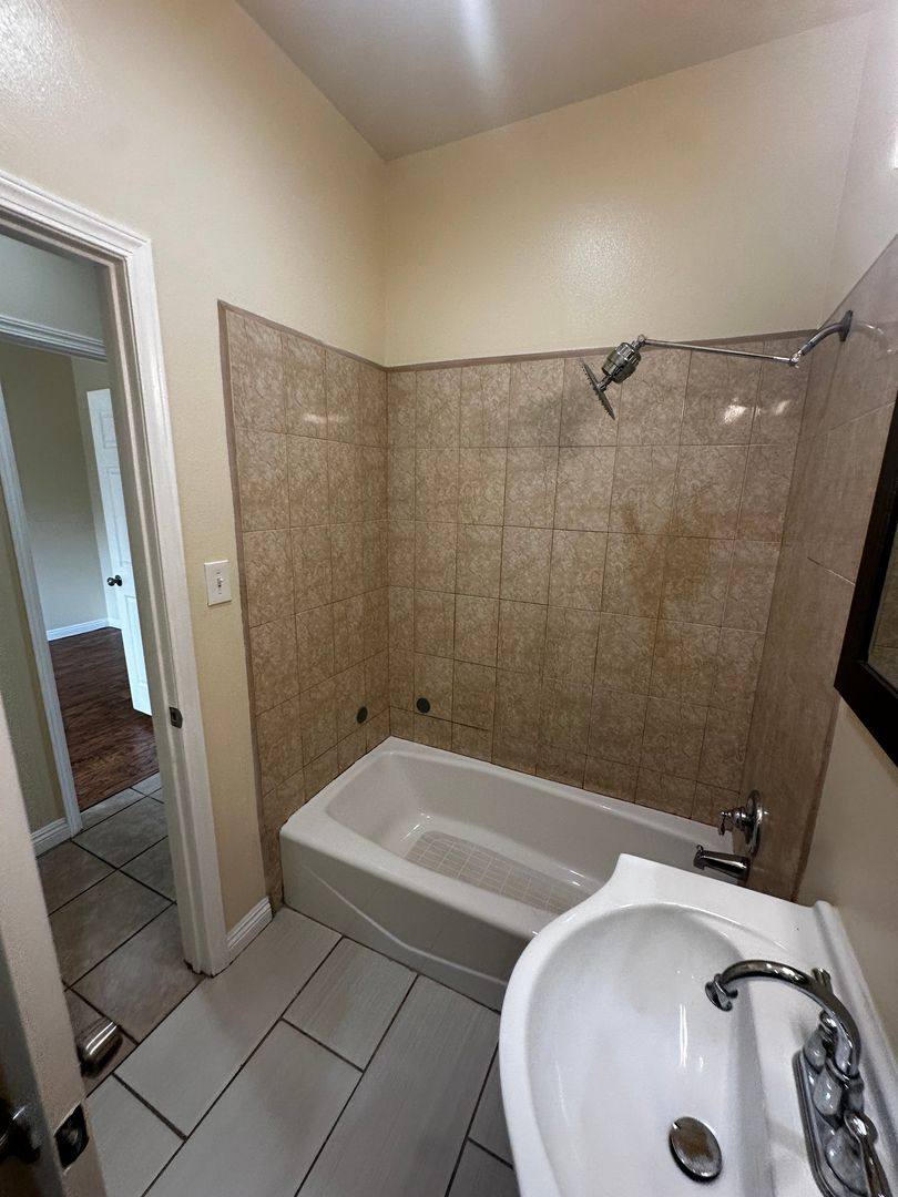 Apartment for rent at 750 E 40th Place, Los Angeles, CA 90011