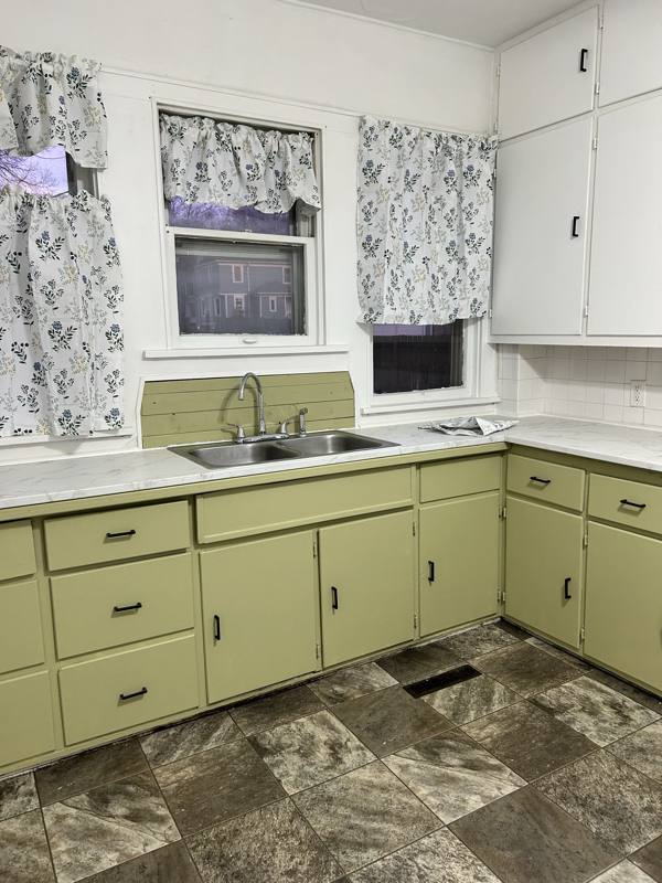 Apartment for rent at 945 21st St #1, Rock Island, IL 61201