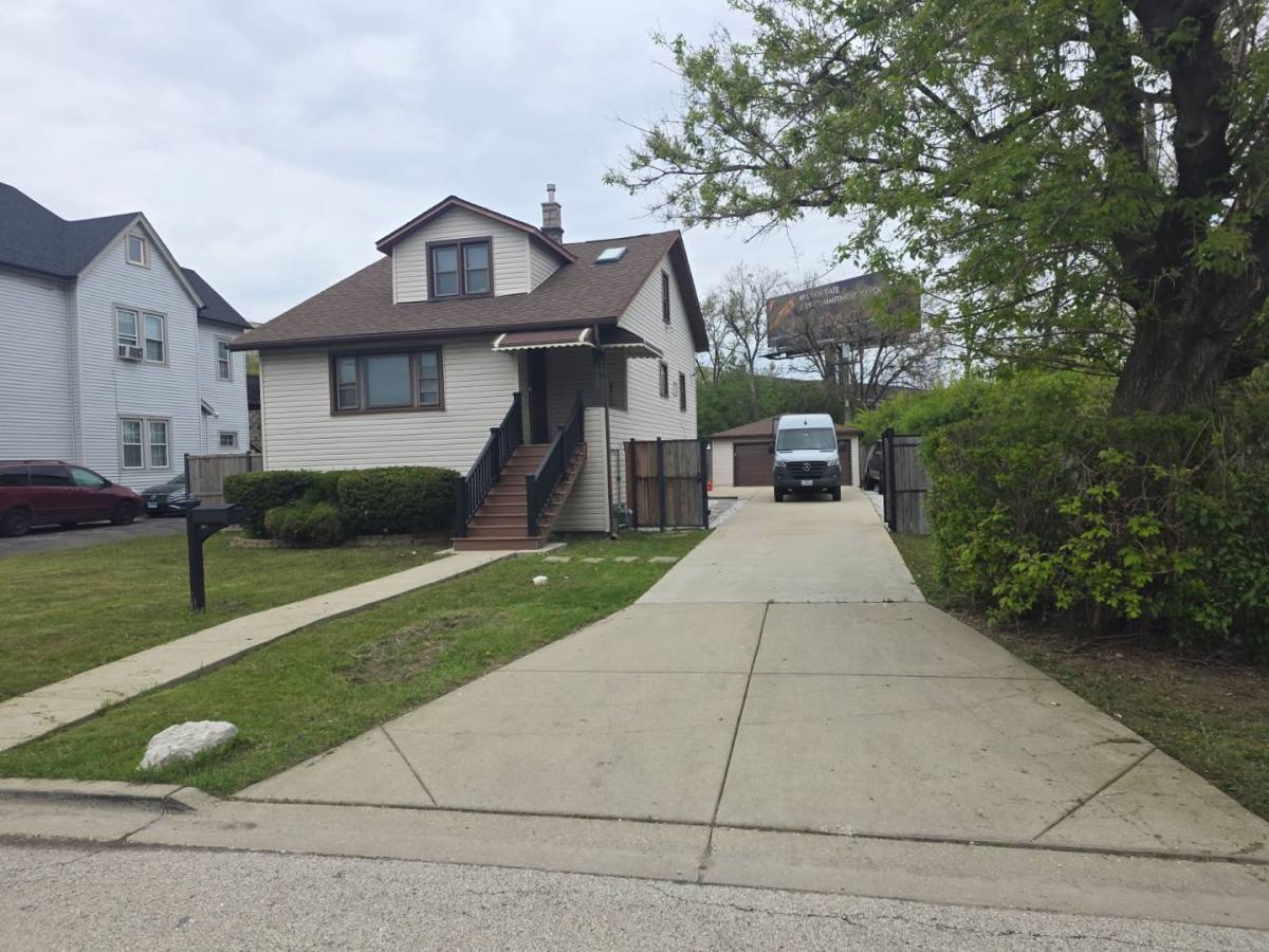 House for rent at 9804 Linn Ave, Schiller Park, IL 60176
