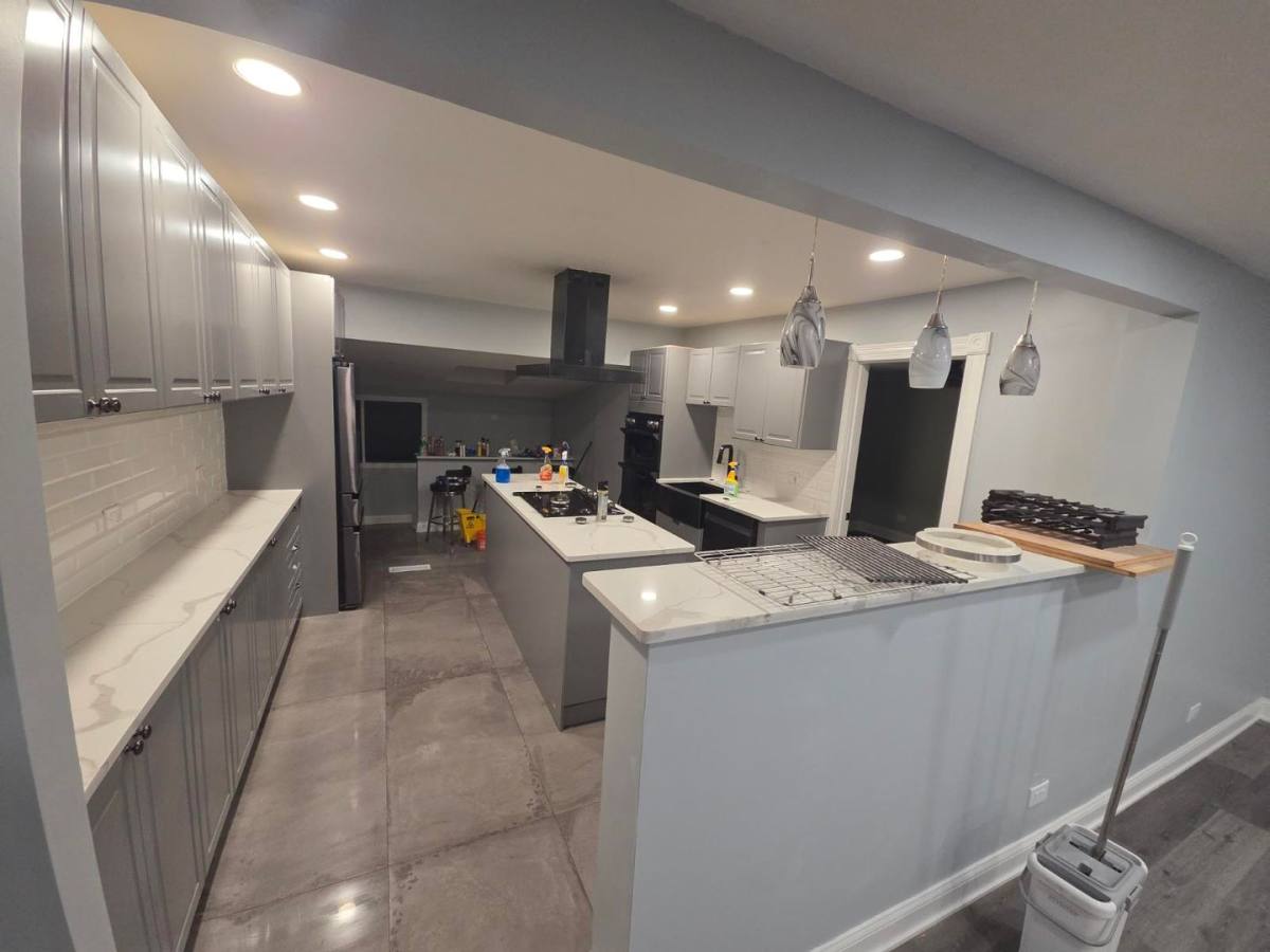 House for rent at 9804 Linn Ave, Schiller Park, IL 60176