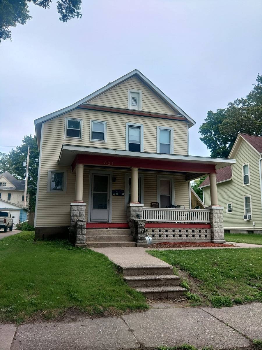 Apartment for rent at 821 22nd St #2, Rock Island, IL 61201