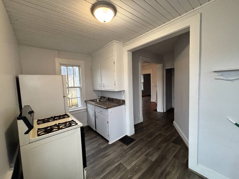 Apartment for rent at 1404 W Michigan Ave #2, Kalamazoo, MI 49006